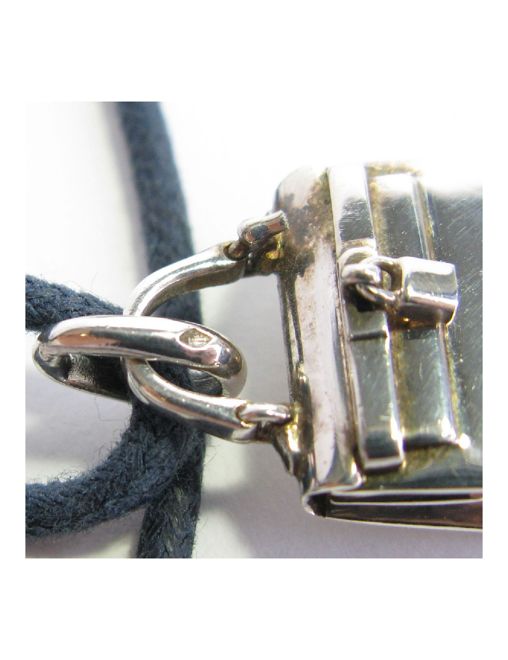 Collier cordon HERMES avec pendentif sac Kelly en argent