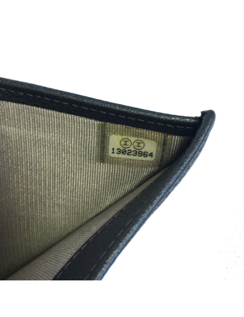 Portefeuille compact CHANEL en cuir grainé gris
