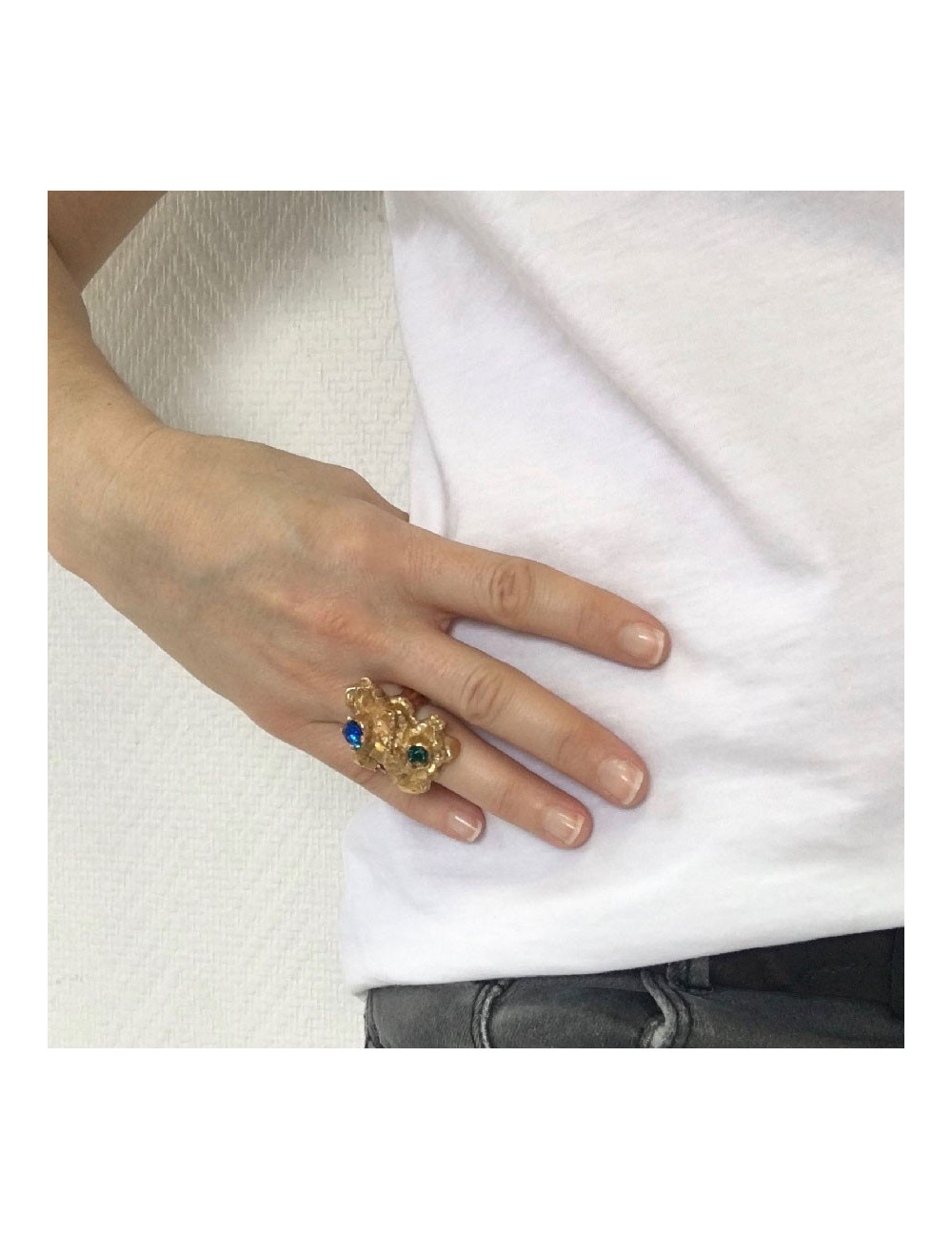 YSL YVES SAINT LAURENT ring in gilt metal and multicolored fantasy stones