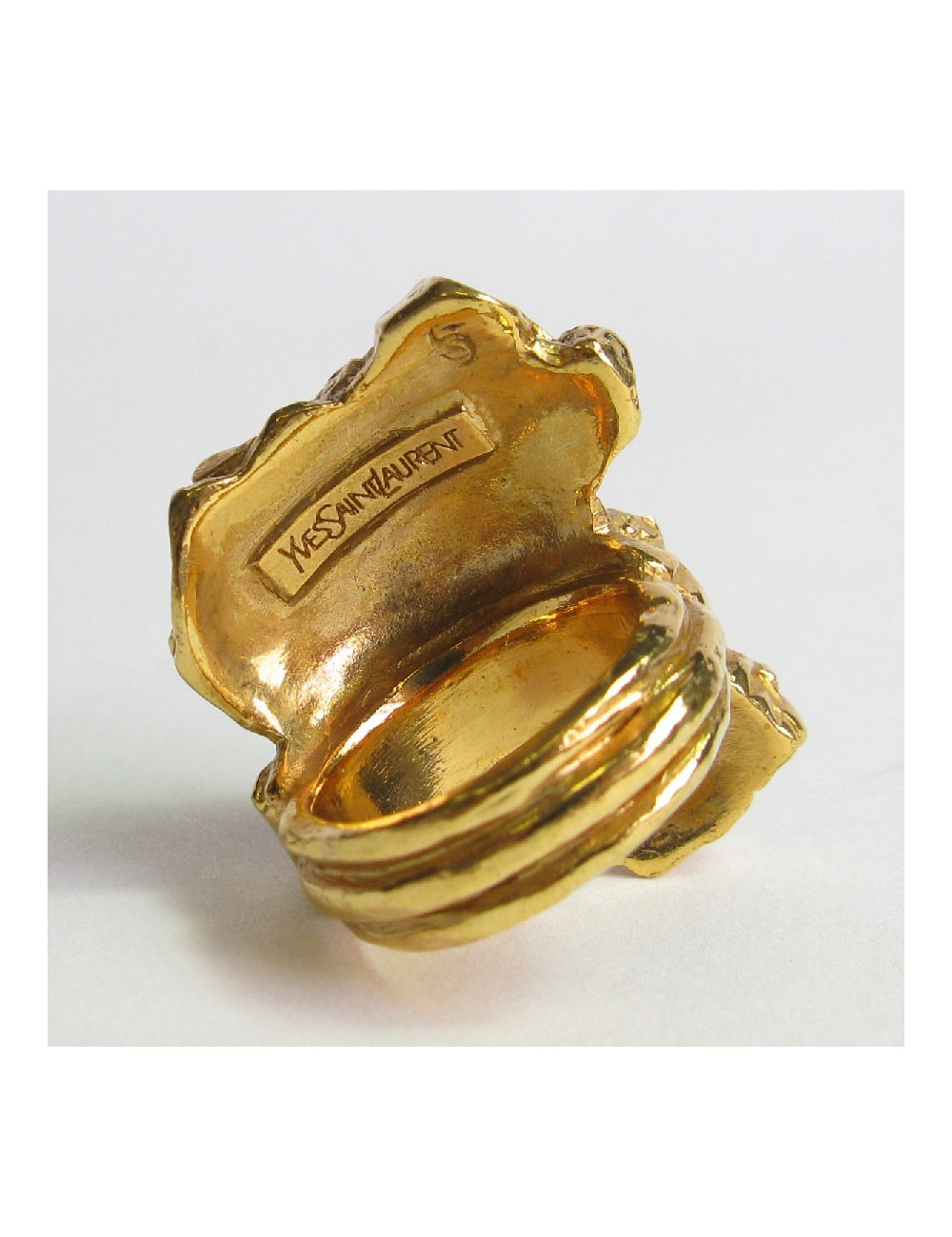 YSL YVES SAINT LAURENT ring in gilt metal and multicolored fantasy stones