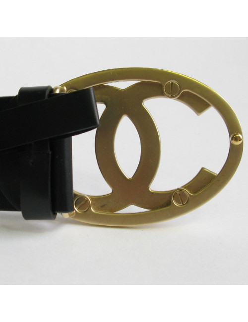 Ceinture CHANEL T 85 en cuir noir, boucle en métal or mat  CC noir