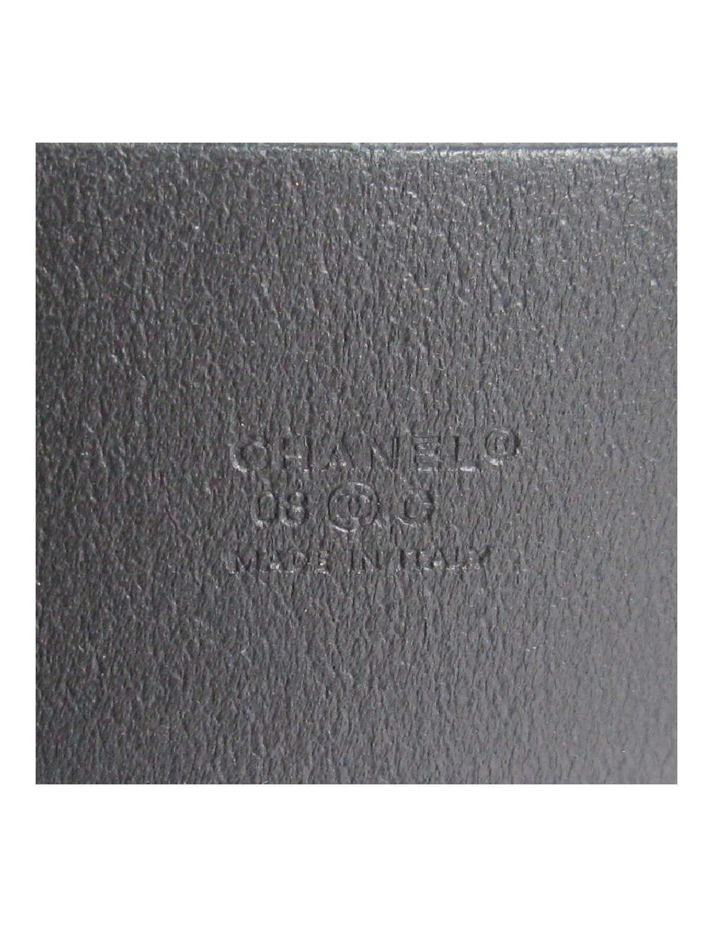 Ceinture CHANEL T 85 en cuir noir, boucle en métal or mat  CC noir