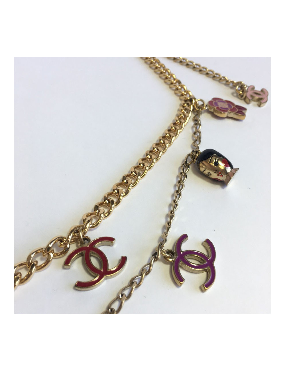 CHANEL "Paris-Shanghai"long necklace belt in gilt metal and charms