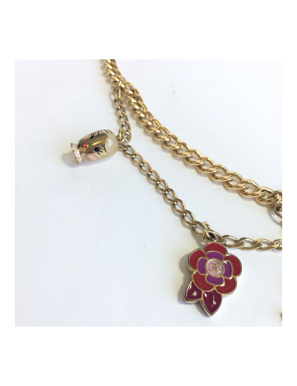 CHANEL "Paris-Shanghai"long necklace belt in gilt metal and charms