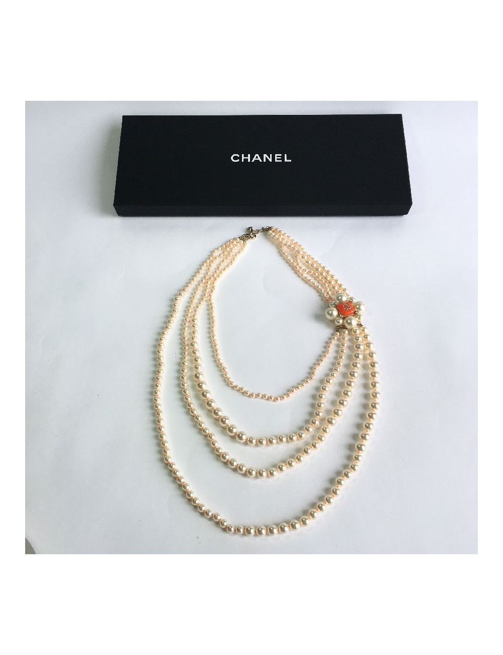 Sautoir CHANEL 4 rangs perles nacrées et orange