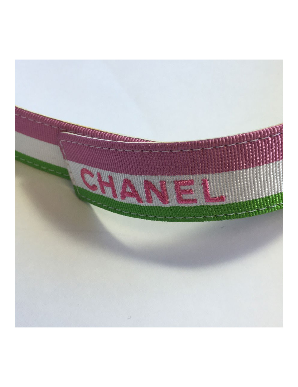 Ceinture CHANEL piqué tricolore sur cuir blanc