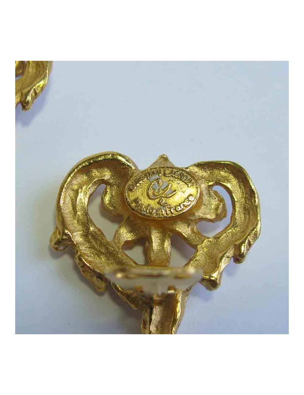 Boucles d'oreille clips CHRISTIAN LACROIX Vintage en métal doré