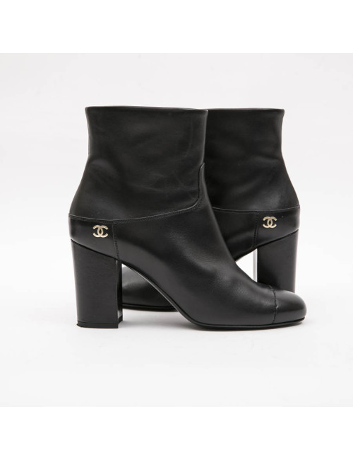 CHANEL boots in black lamb leather size 37fr