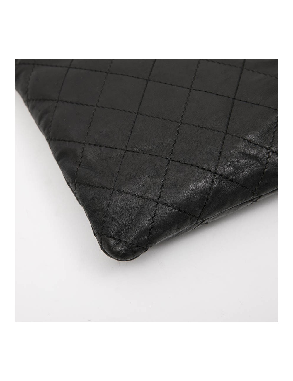 Etui pour Ipad CHANEL en cuir d'agneau lisse matelassé noir