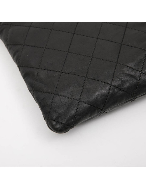 Etui pour Ipad CHANEL en cuir d'agneau lisse matelassé noir
