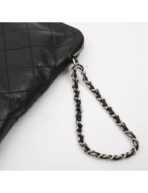 Etui pour Ipad CHANEL en cuir d'agneau lisse matelassé noir