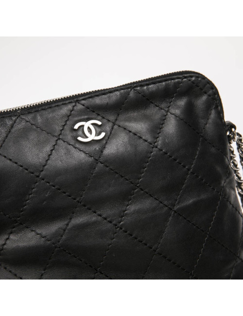 Etui pour Ipad CHANEL en cuir d'agneau lisse matelassé noir