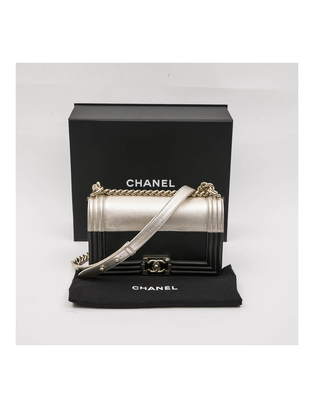 Sac " Boy" CHANEL bicolore noir et argent