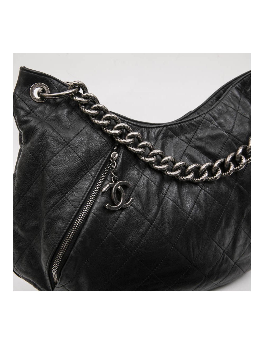 Sac besace CHANEL cuir matelassé gris foncé 