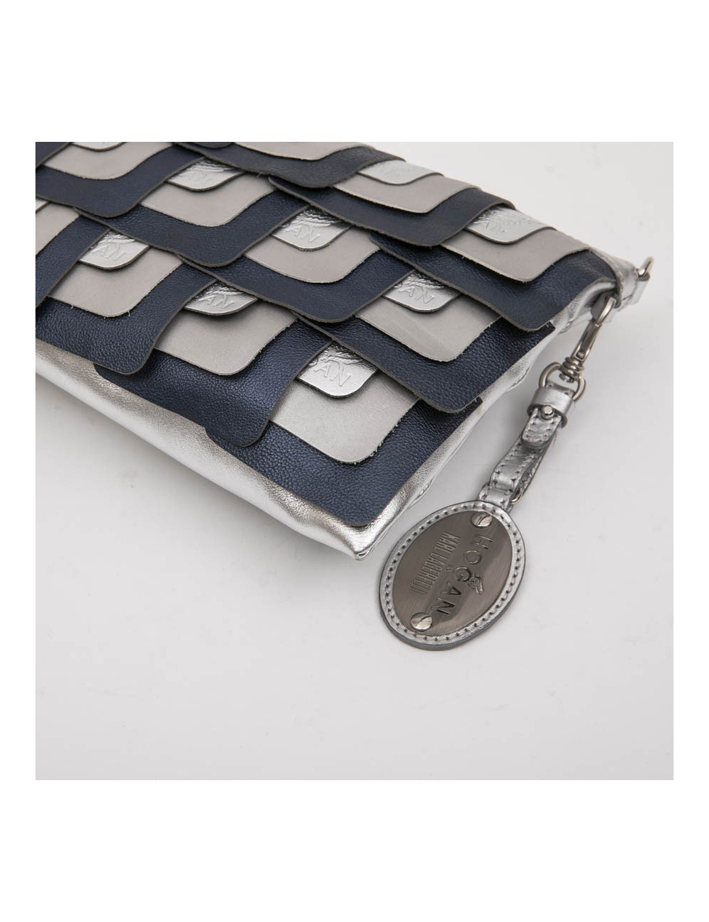 Pochette HOGAN by KARL LAGERFELD en cuir argent et bleu 