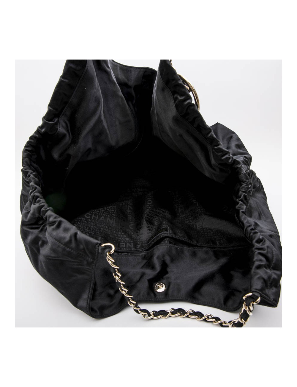 Sac CHANEL en satin duchesse noir