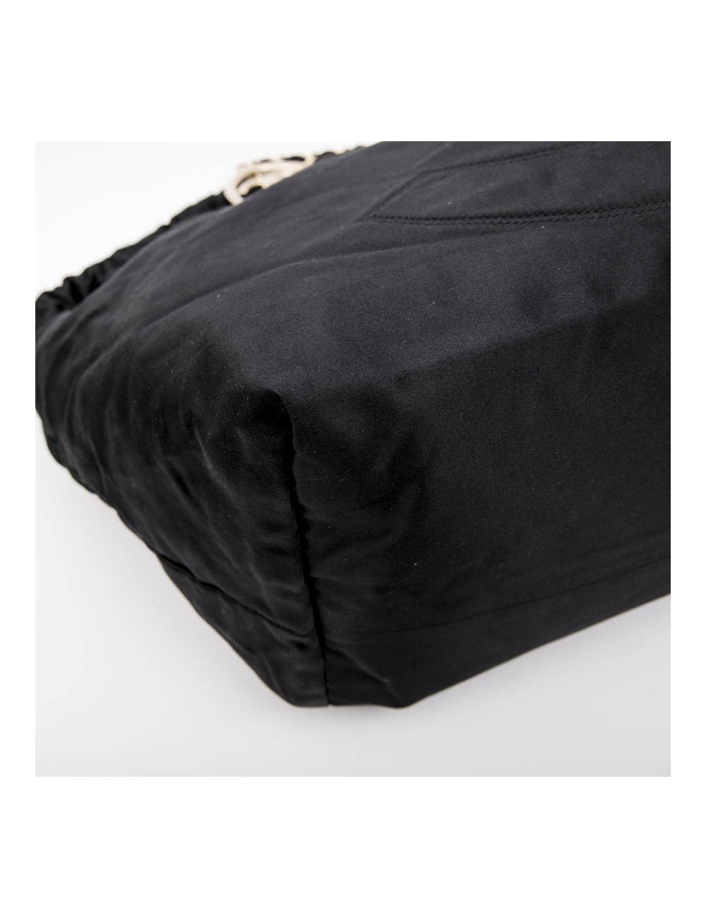 Sac CHANEL en satin duchesse noir