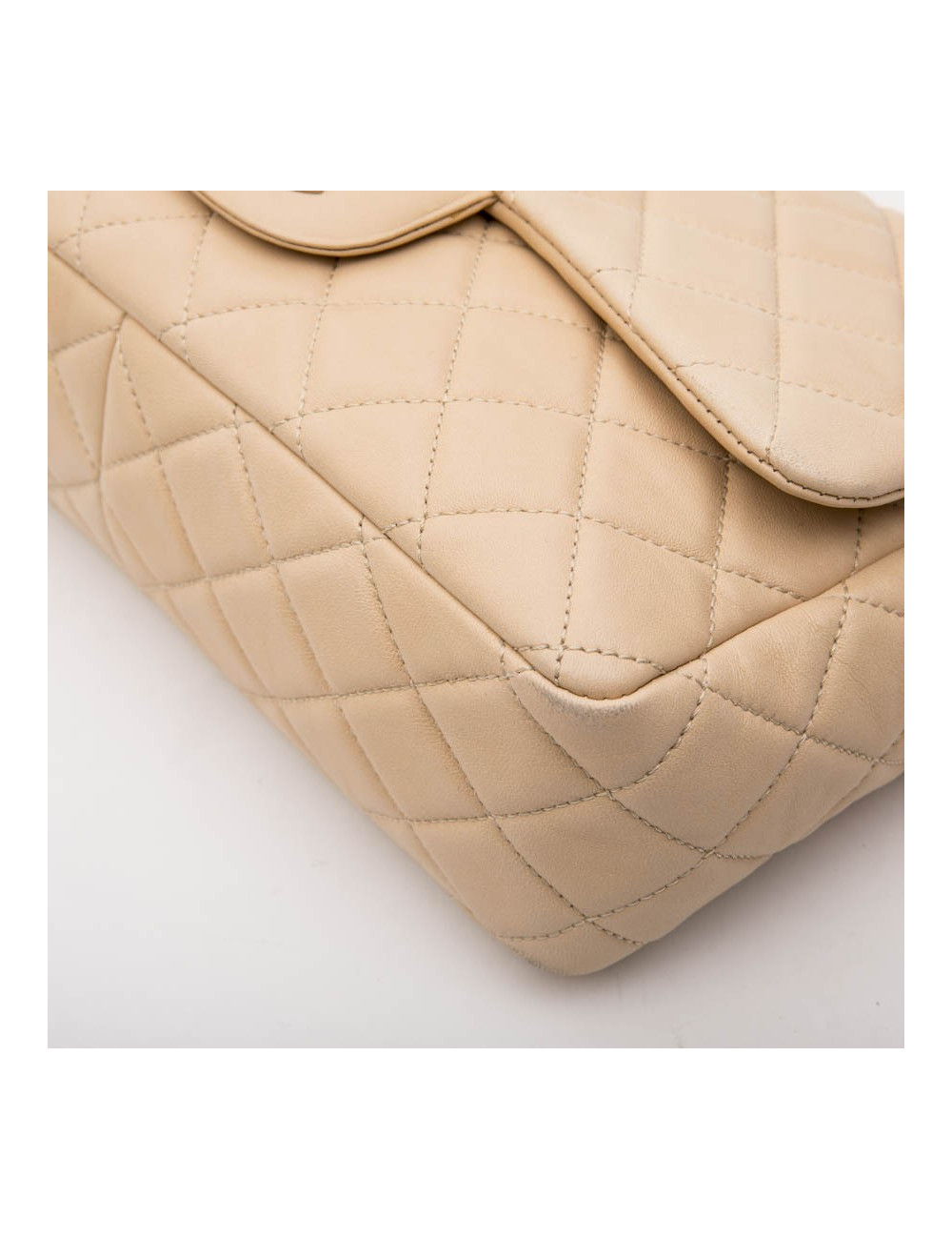 Sac Jumbo CHANEL cuir matelassé souple beige