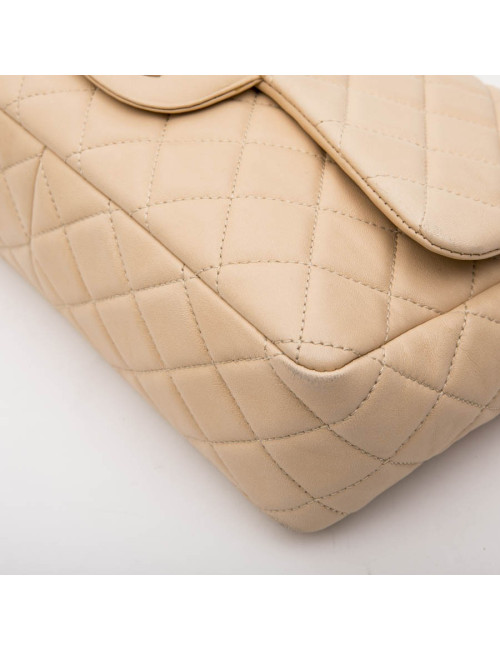 Sac Jumbo CHANEL cuir matelassé souple beige