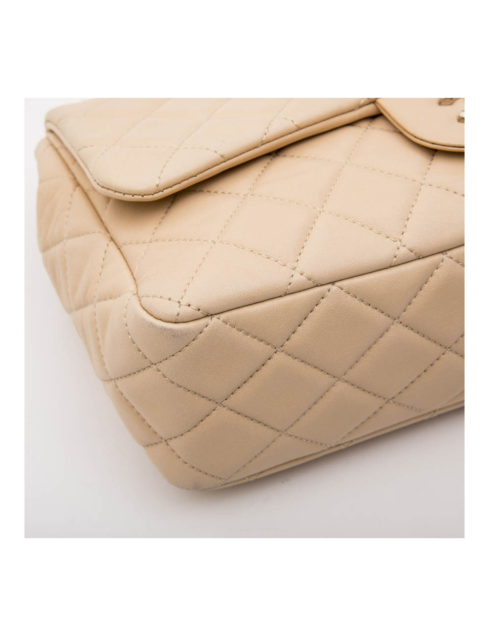 Sac Jumbo CHANEL cuir matelassé souple beige