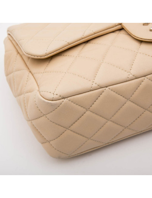 Sac Jumbo CHANEL cuir matelassé souple beige