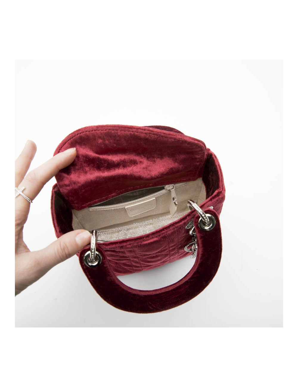 Mini sac Lady D CHRISTIAN DIOR en velours de soie rouge cardinal