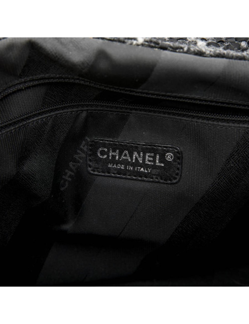 Sac CHANEL cuir vieilli noir et rabat en tweed gris
