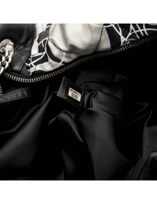 Sac cabas CHANEL en foulard soie 