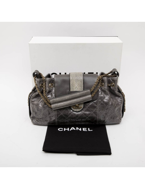 Sac CHANEL en cuir vieilli gris en galuchat