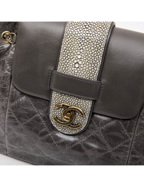 Sac CHANEL en cuir vieilli gris en galuchat
