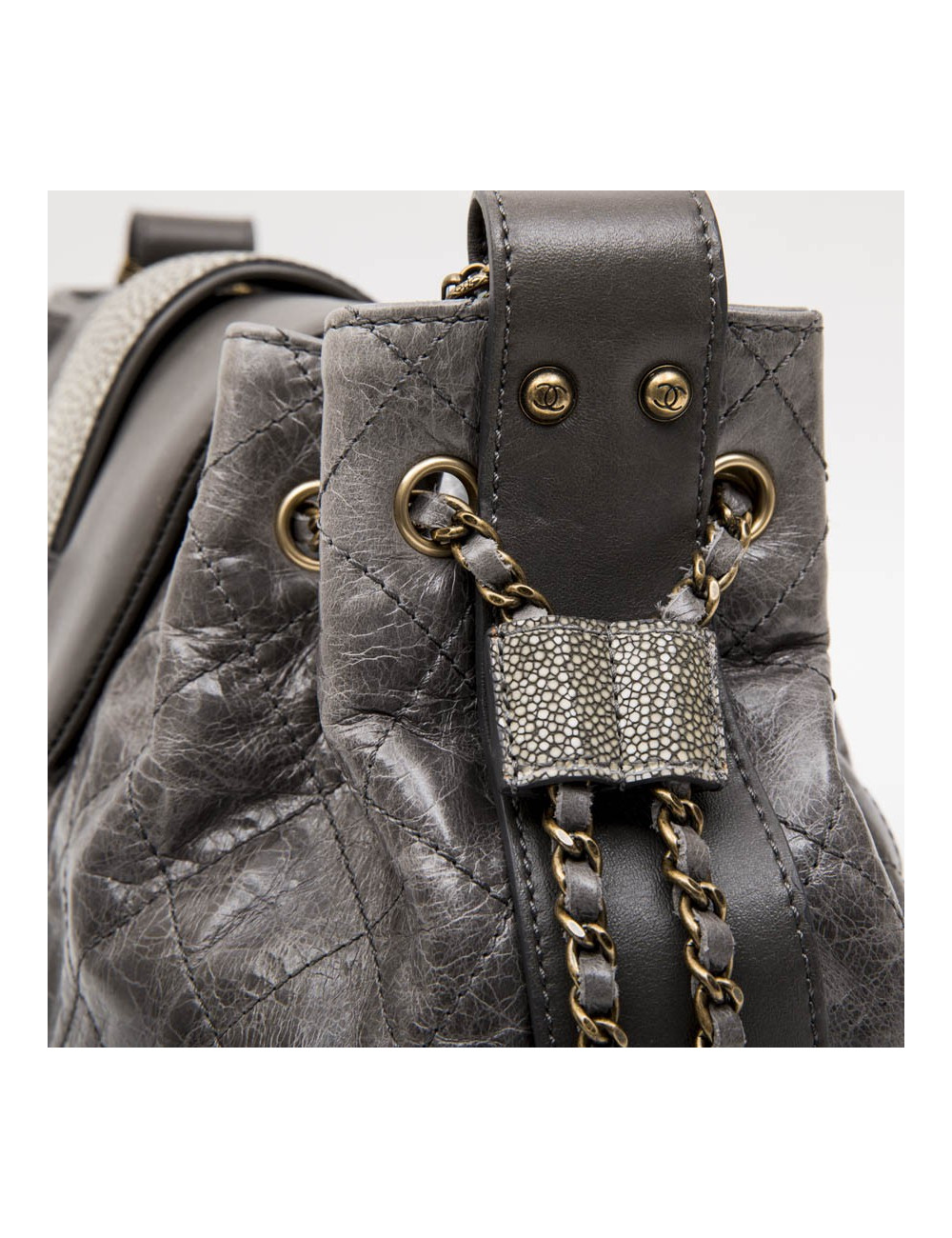 Sac CHANEL en cuir vieilli gris en galuchat