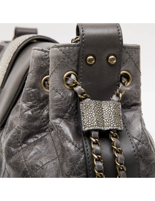 Sac CHANEL en cuir vieilli gris en galuchat
