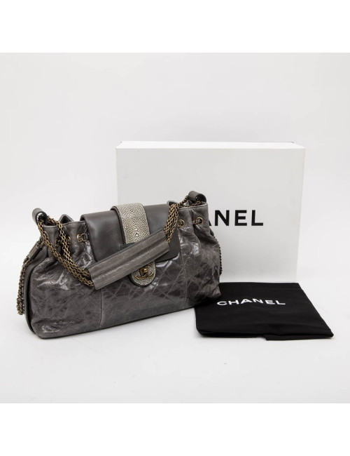 Sac CHANEL en cuir vieilli gris en galuchat