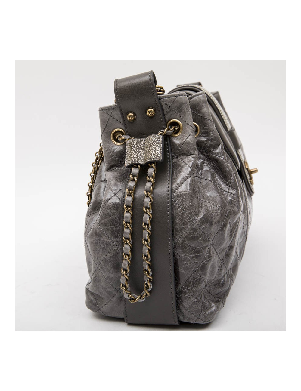 Sac CHANEL en cuir vieilli gris en galuchat