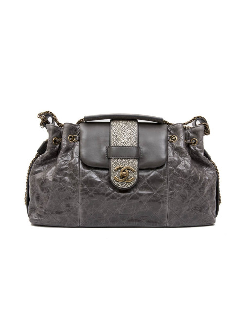 Sac CHANEL en cuir vieilli gris en galuchat