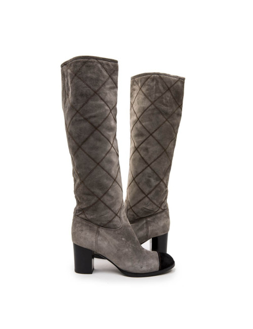 CHANEL boots in pearl gray quilted velvet calfskin size 39.5