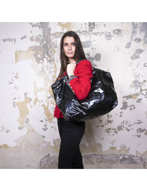 Cabas CHANEL en cuir verni noir