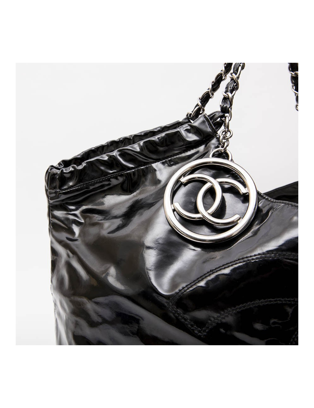 Cabas CHANEL en cuir verni noir
