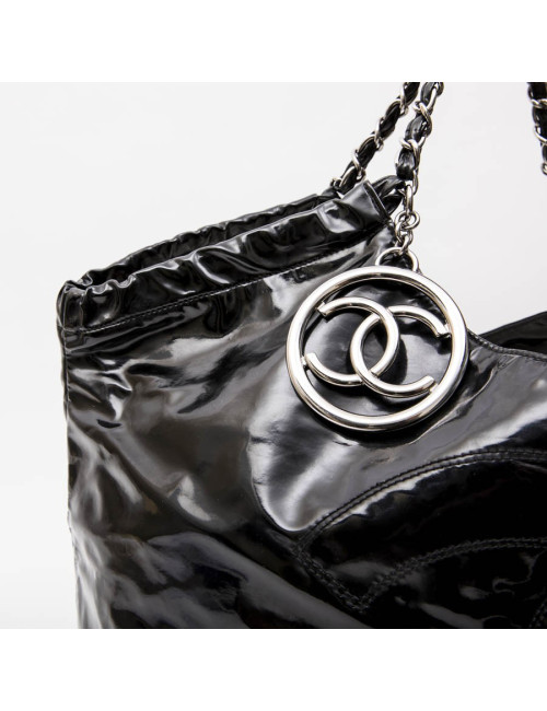 Cabas CHANEL en cuir verni noir