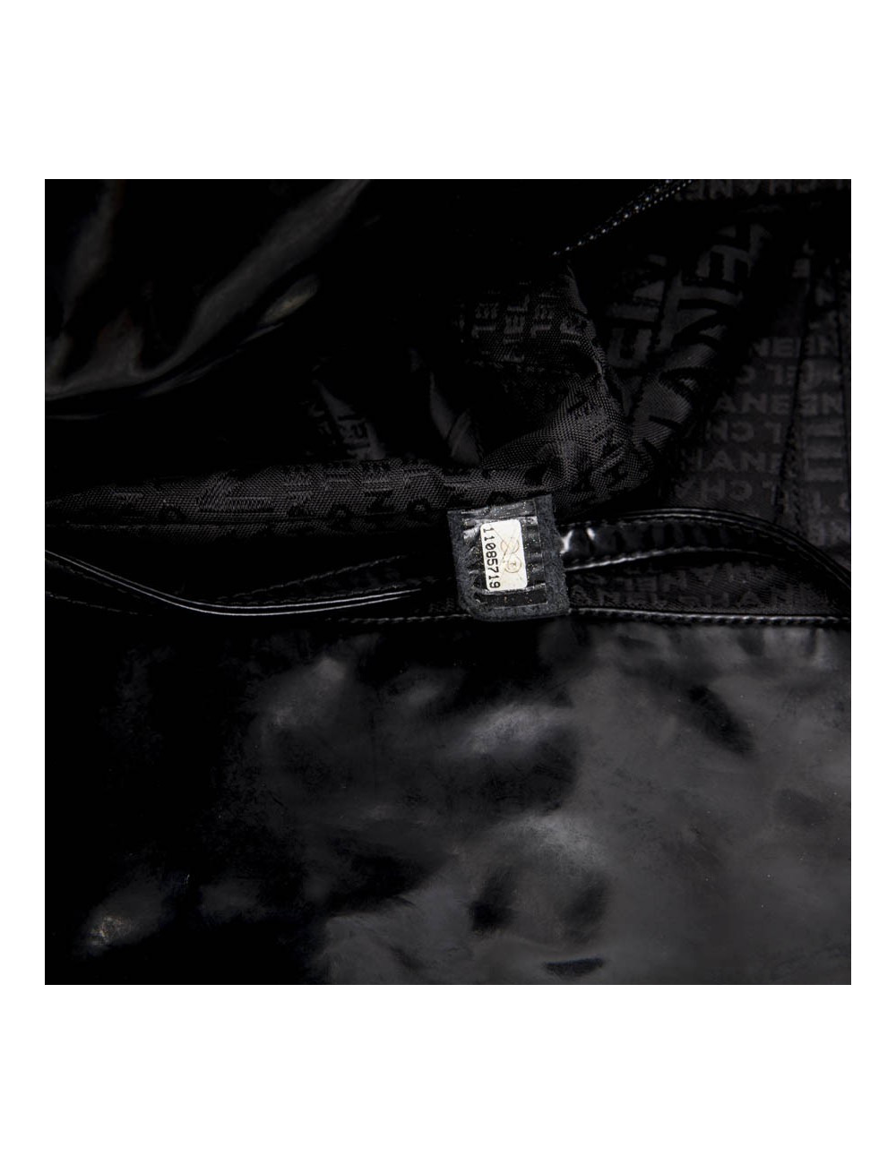 Cabas CHANEL en cuir verni noir