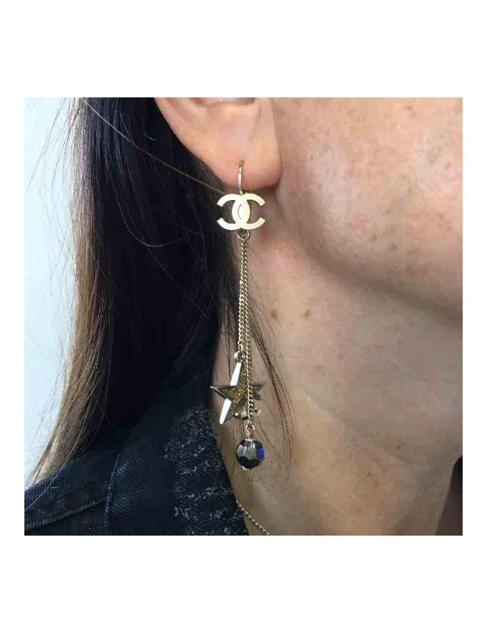 Boucles d'oreille clous CHANEL pendantes étoile et lune en métal doré