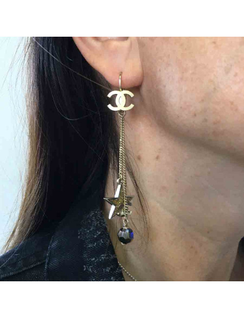 Boucles d'oreille clous CHANEL pendantes étoile et lune en métal doré