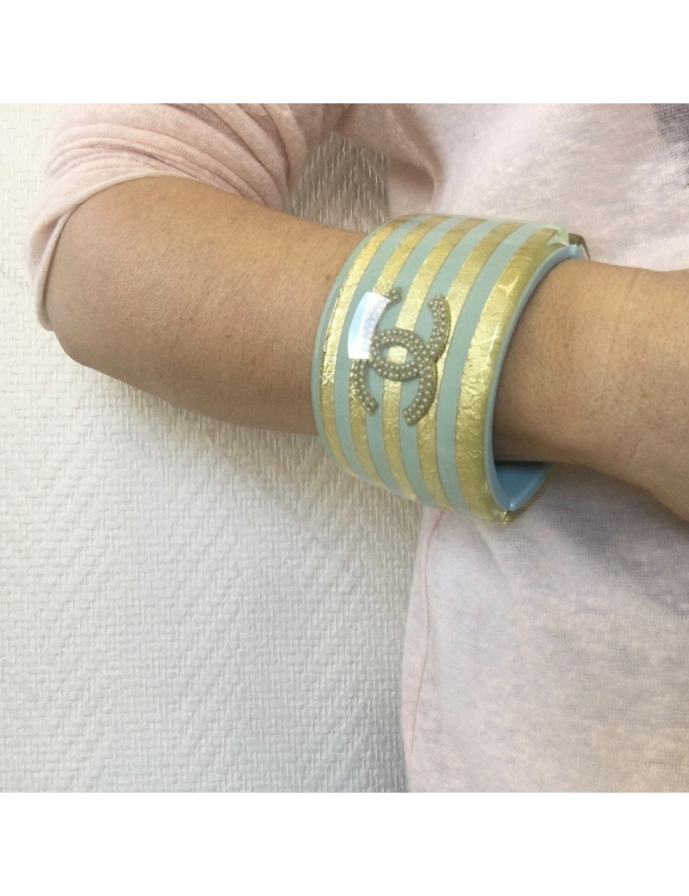 CHANEL cuff bracelet in skye blue resin and 5 stripes in gold leaf incrusted