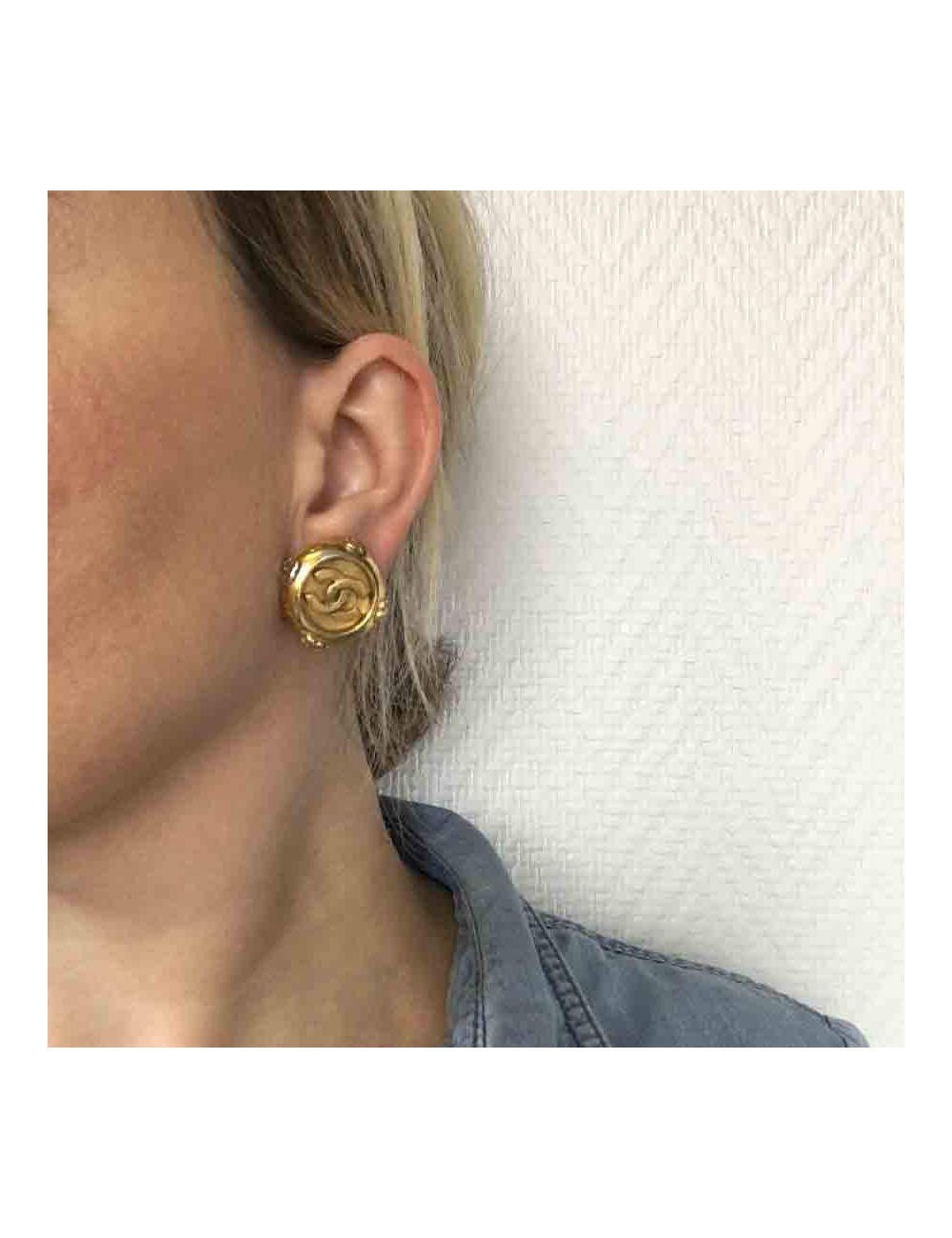 Boucles d'oreille clips CHANEL Vintage en métal doré