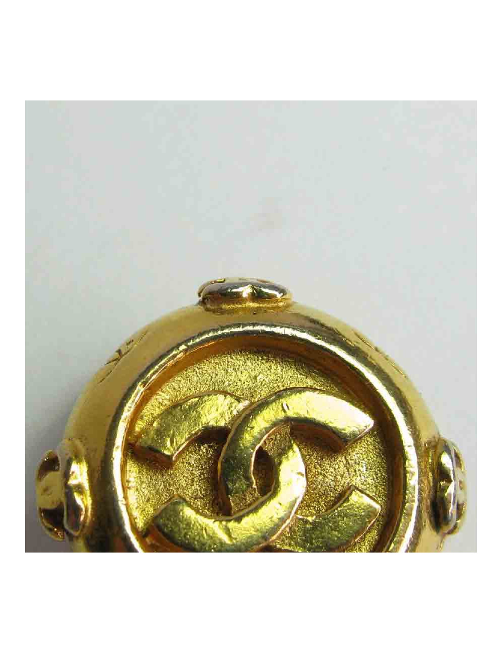 CHANEL Vintage clip-on earrings in gilt metal