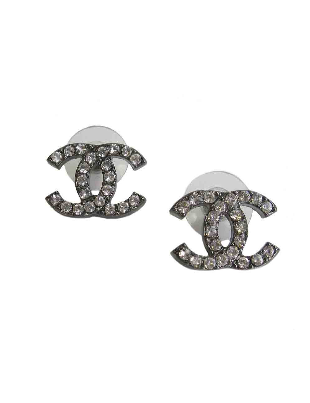 Boucles d'oreille CHANEL "CC" strass et métal ruthénium 