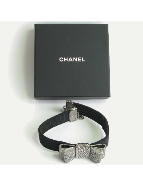 Collier ras de cou CHANEL noeud strass en métal argenté