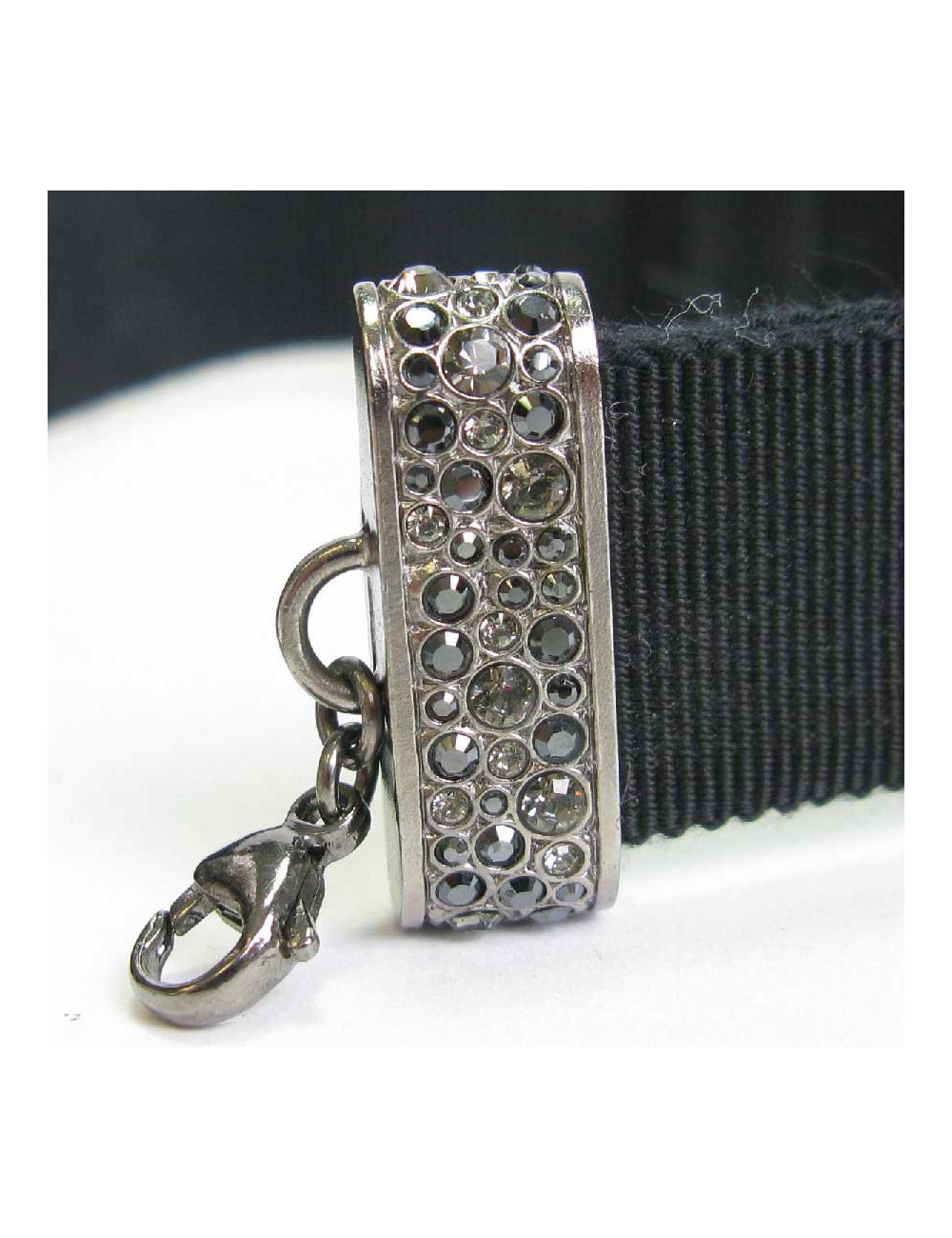 Collier ras de cou CHANEL noeud strass