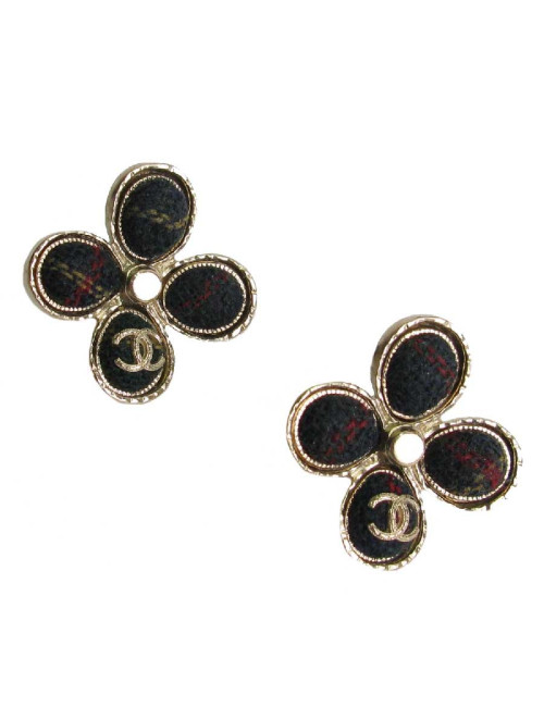 CHANEL clover stud earrings 'Paris Edinburgh' in gilt metal and multicolored tweed 