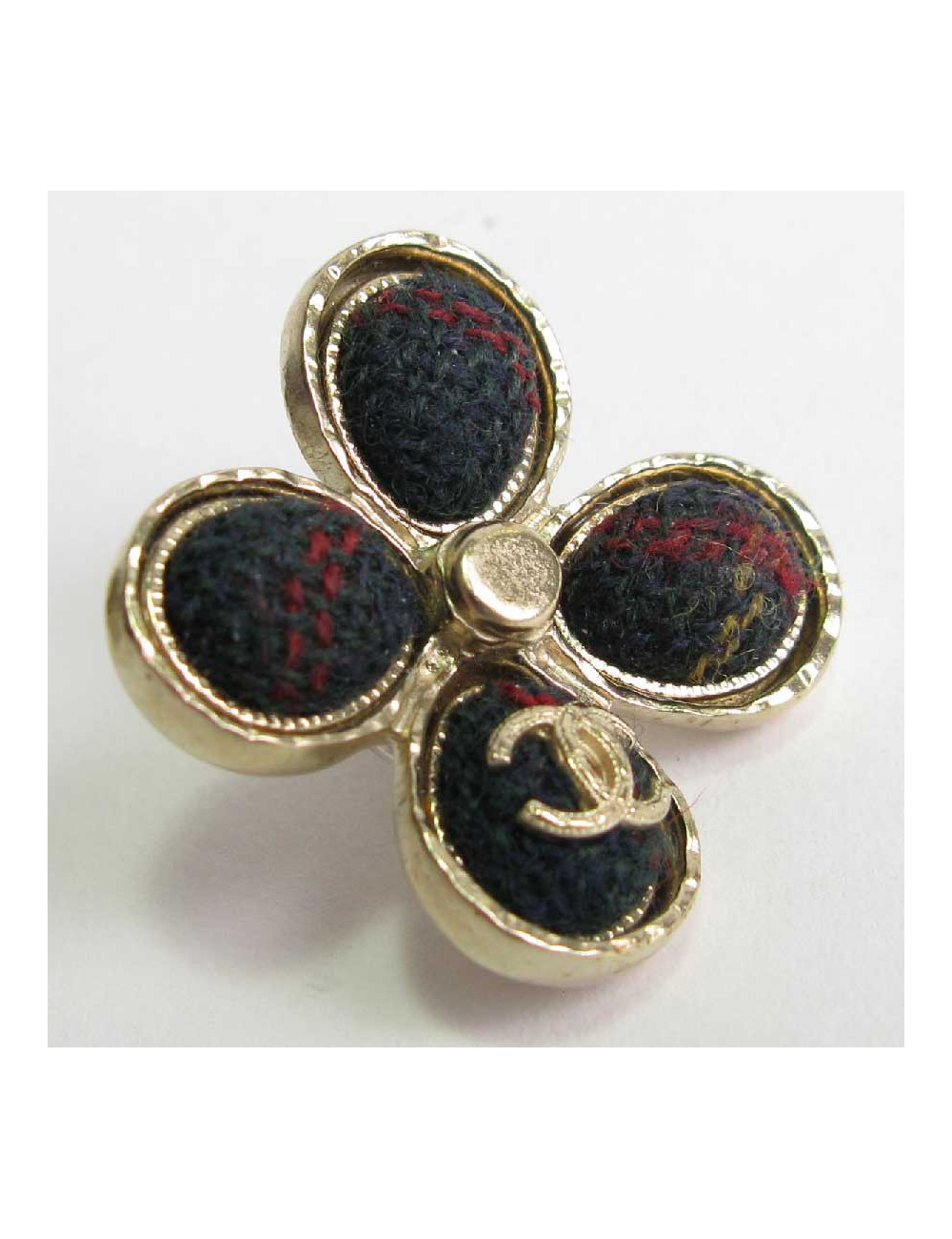 CHANEL clover stud earrings 'Paris Edinburgh' in gilt metal and multicolored tweed 